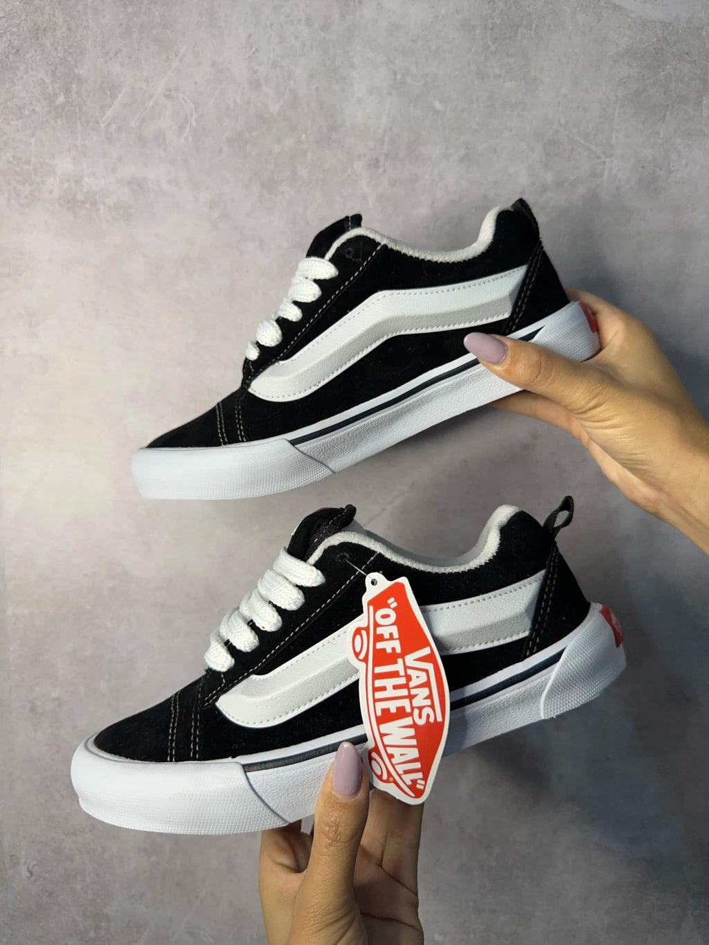 Vans KNU - Preto com Branco