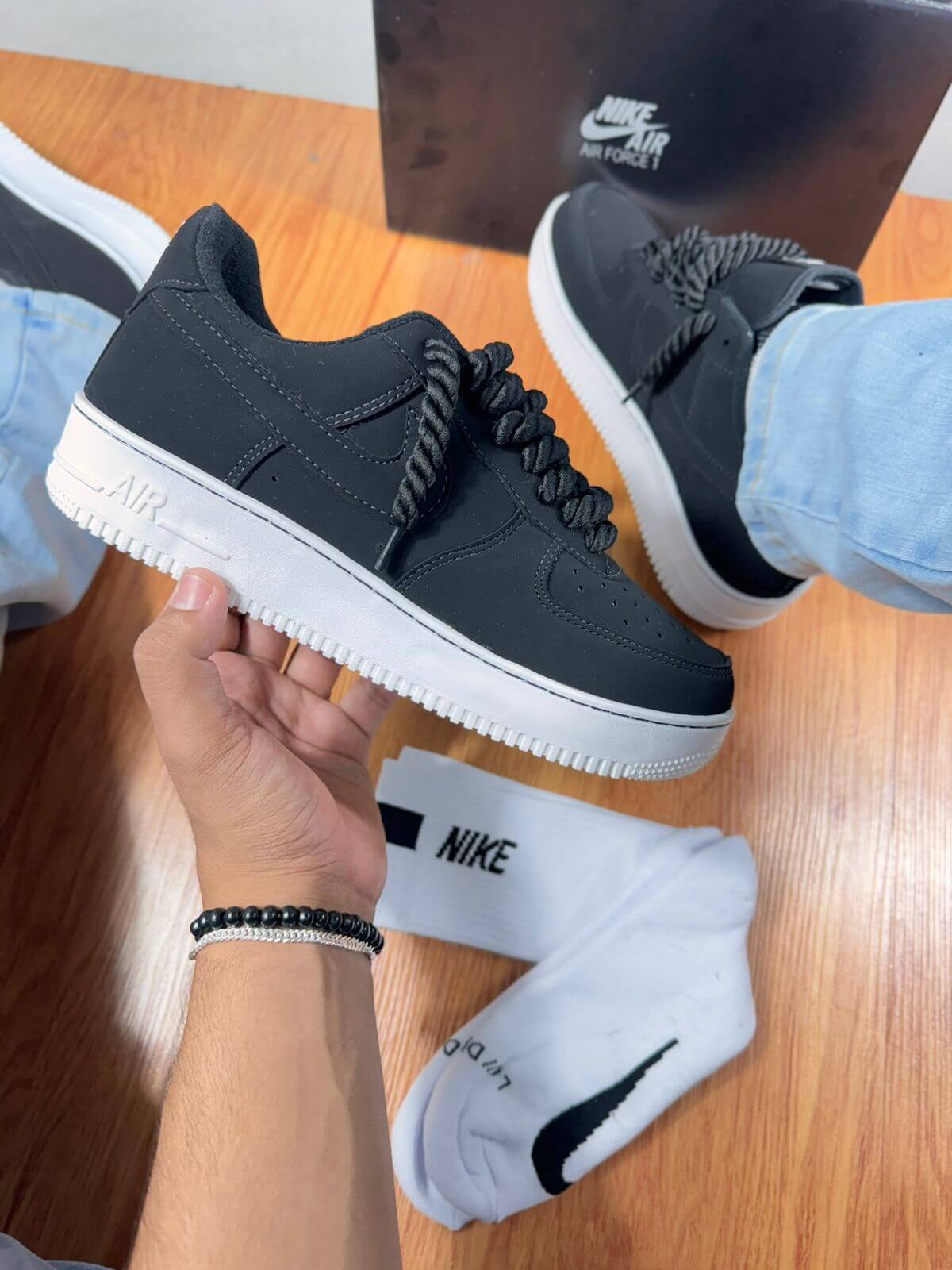 Nike Air Force 1 - Preto Nobuk (Corda)