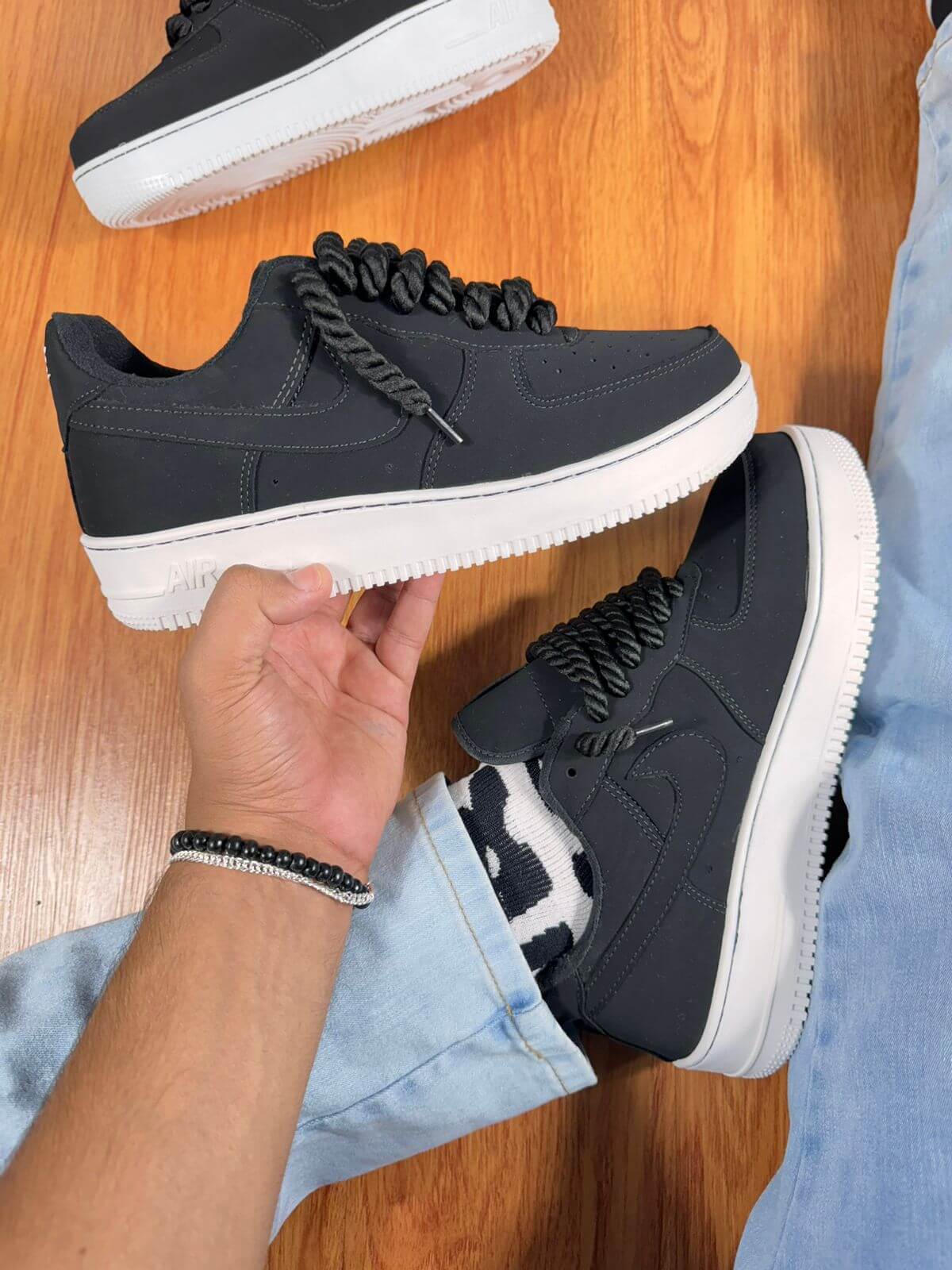 Nike Air Force 1 - Preto Nobuk (Corda)