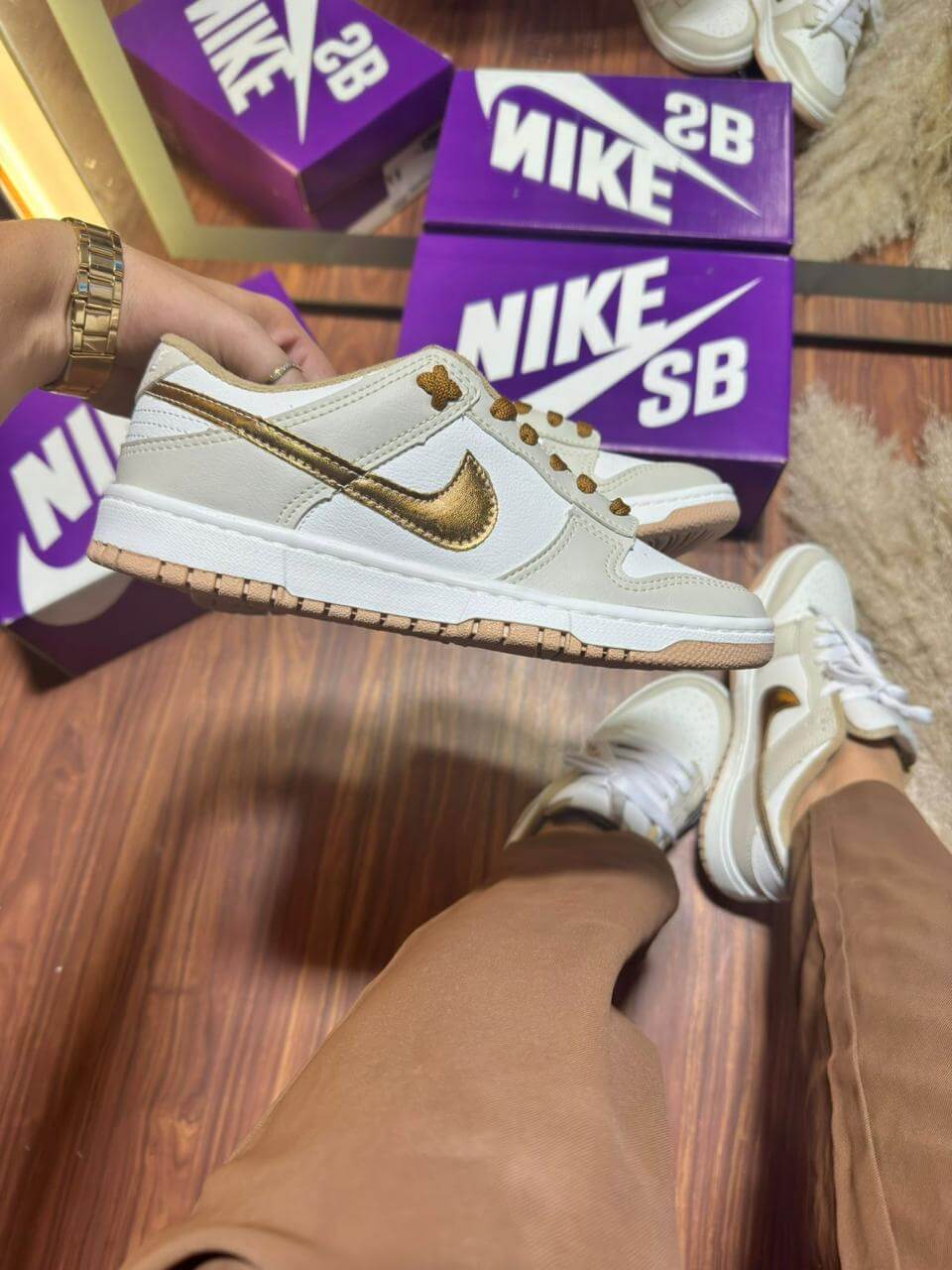 Nike SB Dunk Low - Dourado