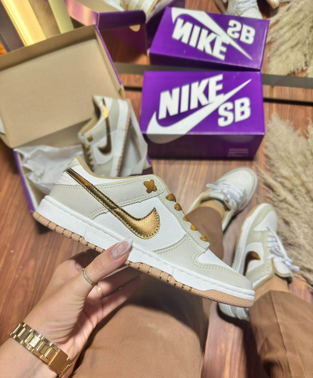 Nike SB Dunk Low - Dourado