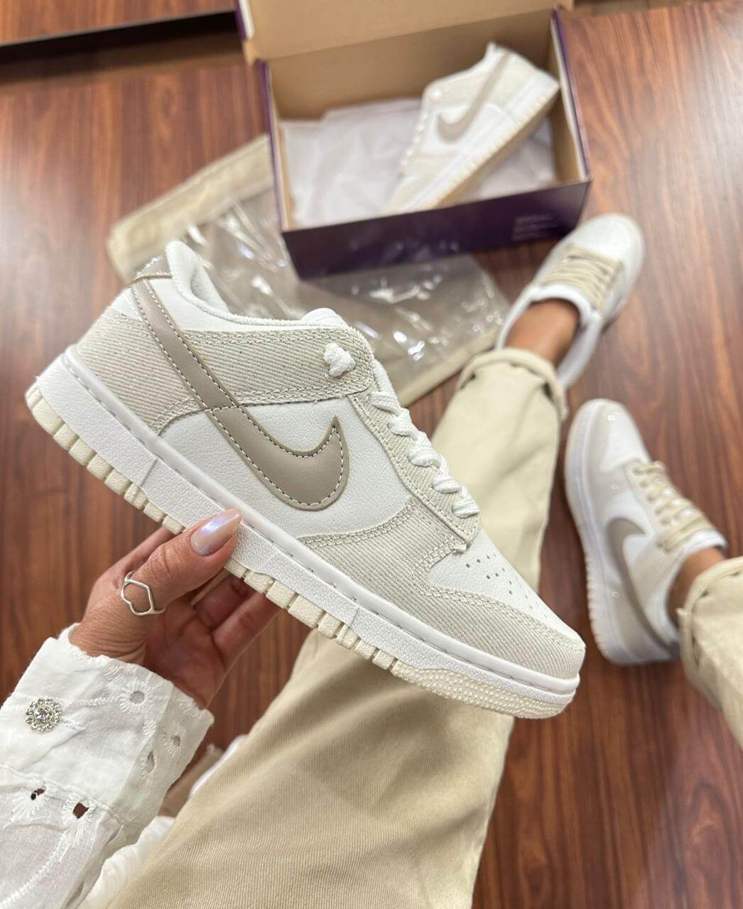 Nike SB Dunk Low - Creme com Glitter