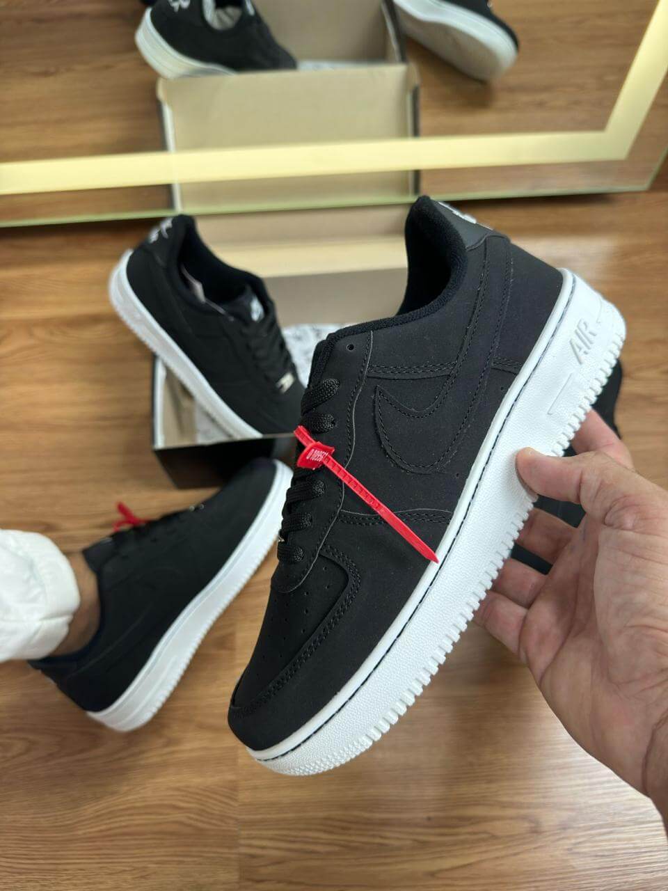 Nike Air Force 1 - Preto Nobuk