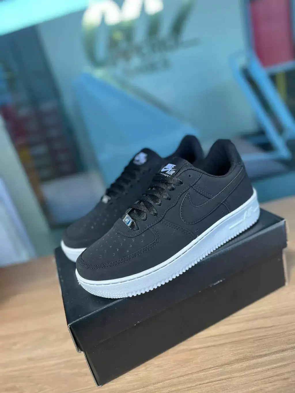 Nike Air Force 1 - Preto Nobuk