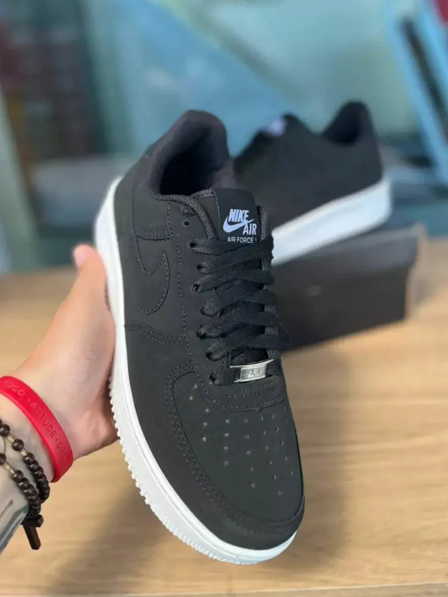 Nike Air Force 1 - Preto Nobuk