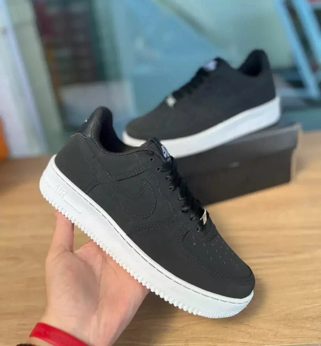 Nike Air Force 1 - Preto Nobuk