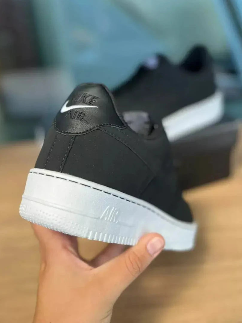 Nike Air Force 1 - Preto Nobuk