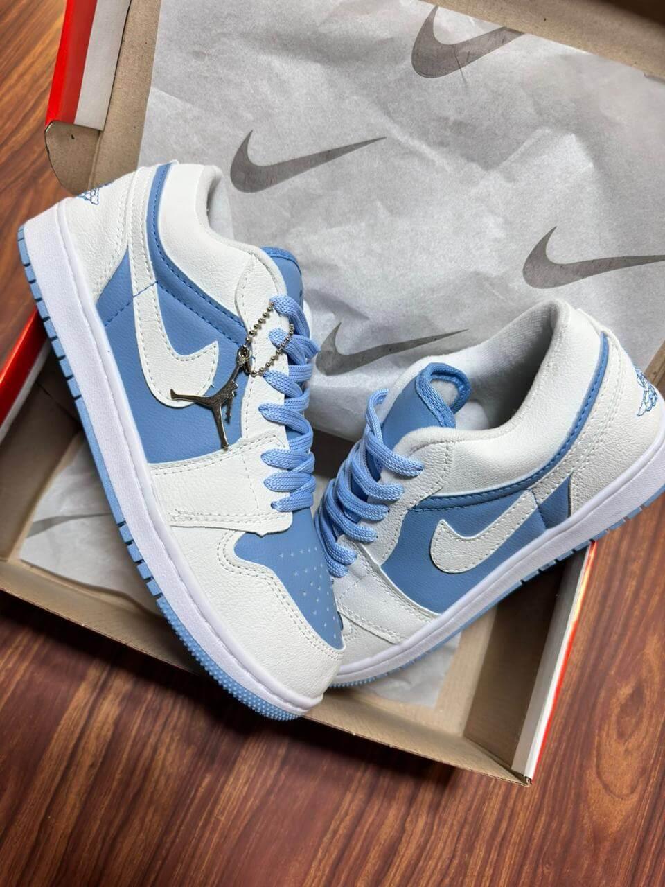 Nike Air Jordan 1 Low - Branco com Azul