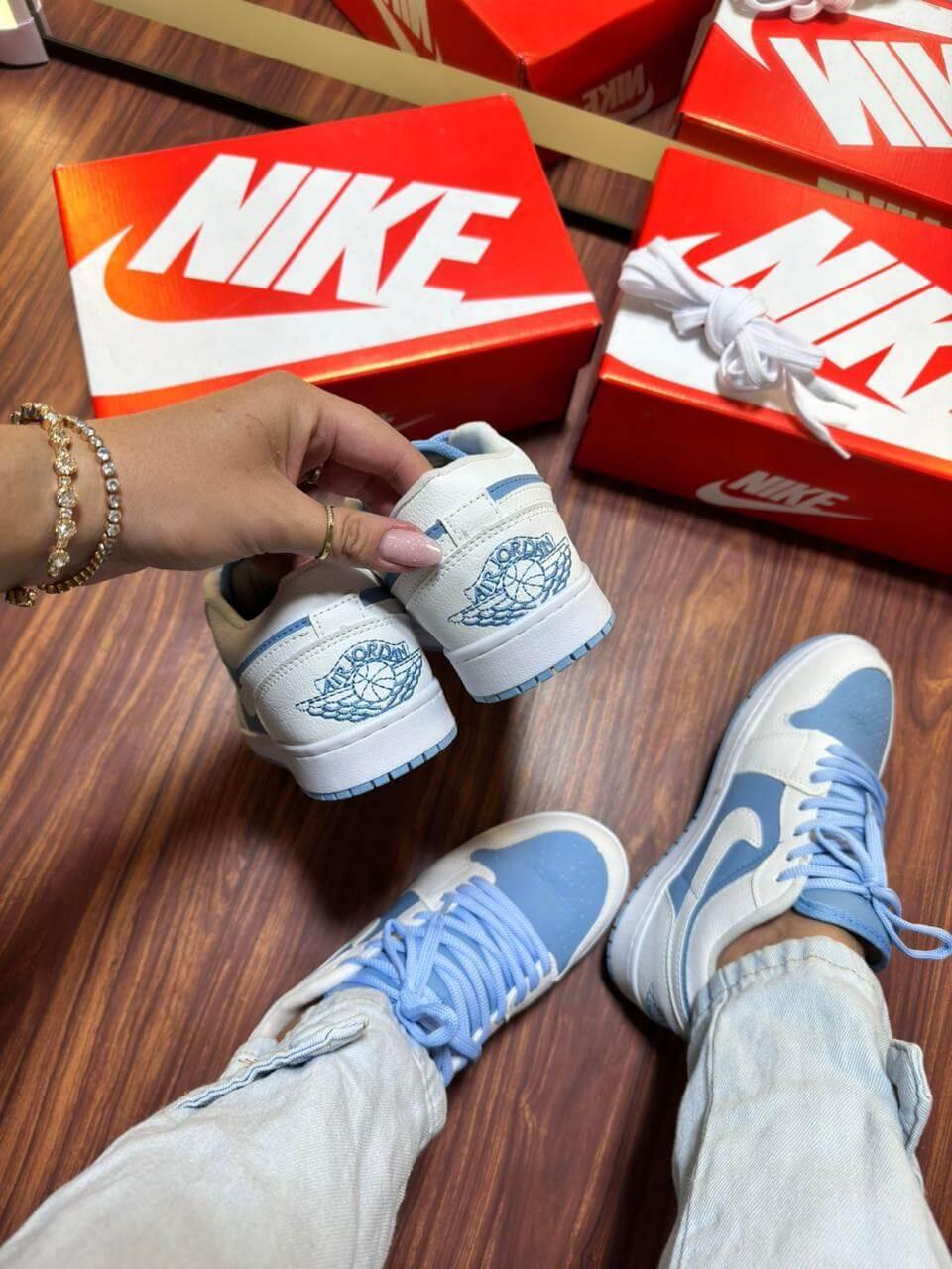 Nike Air Jordan 1 Low - Branco com Azul