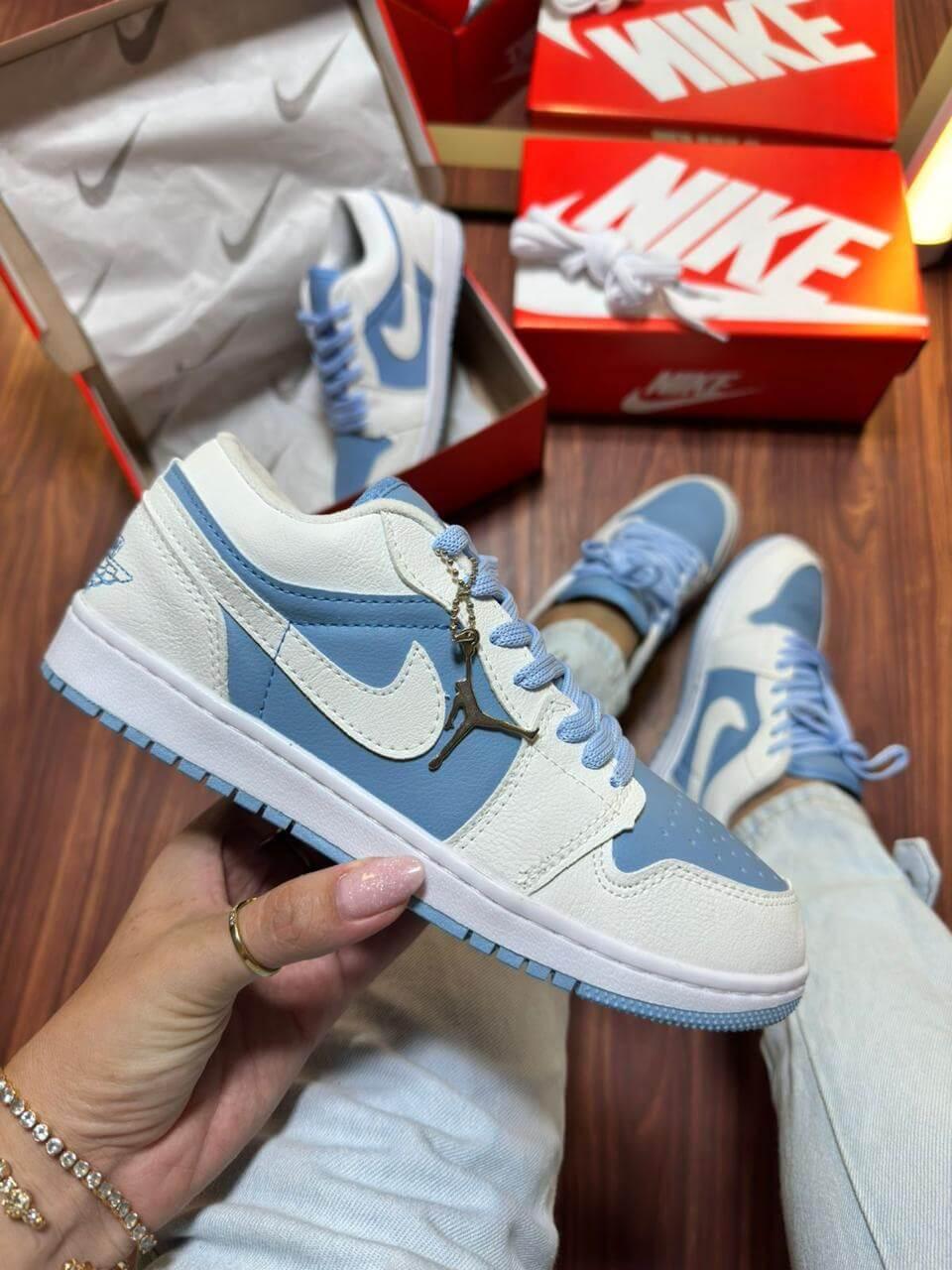 Nike Air Jordan 1 Low - Branco com Azul