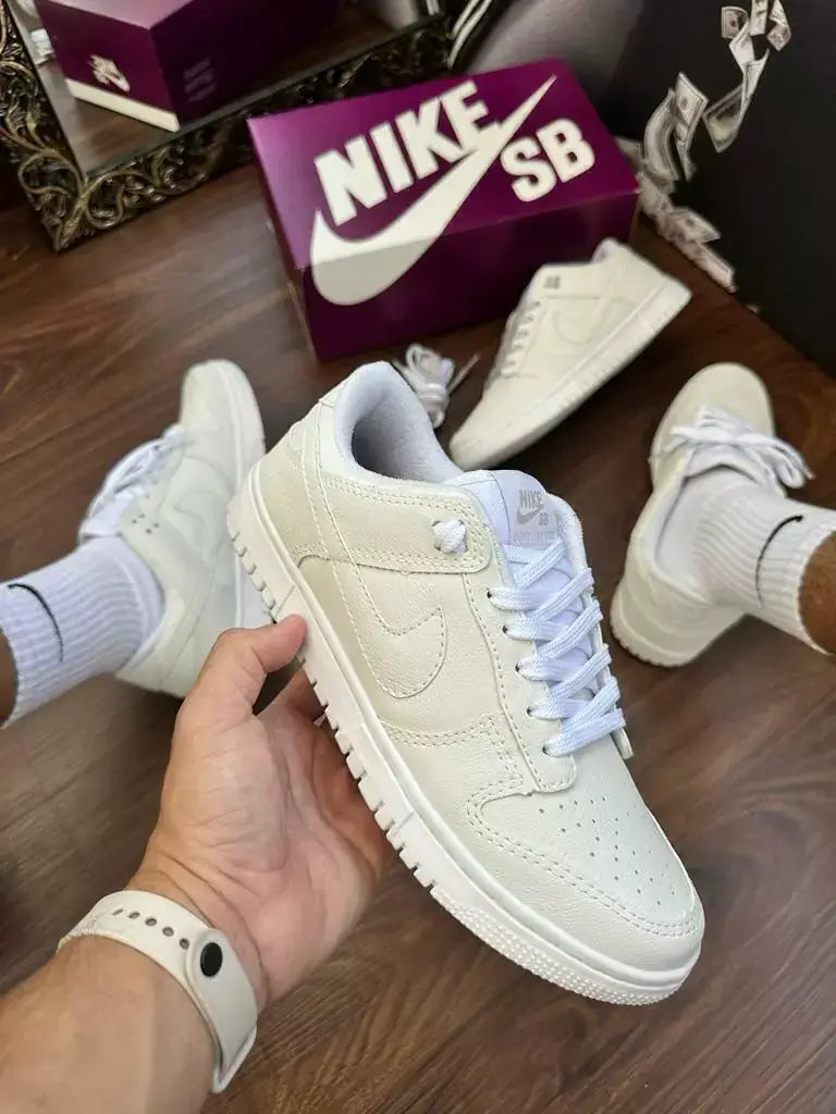 Nike SB Dunk Low - Branco