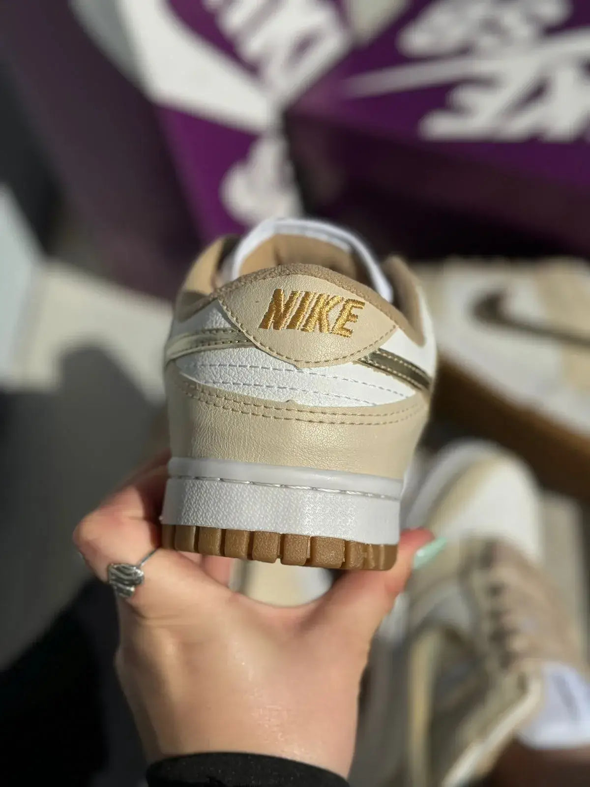 Nike SB Dunk Low - Dourado