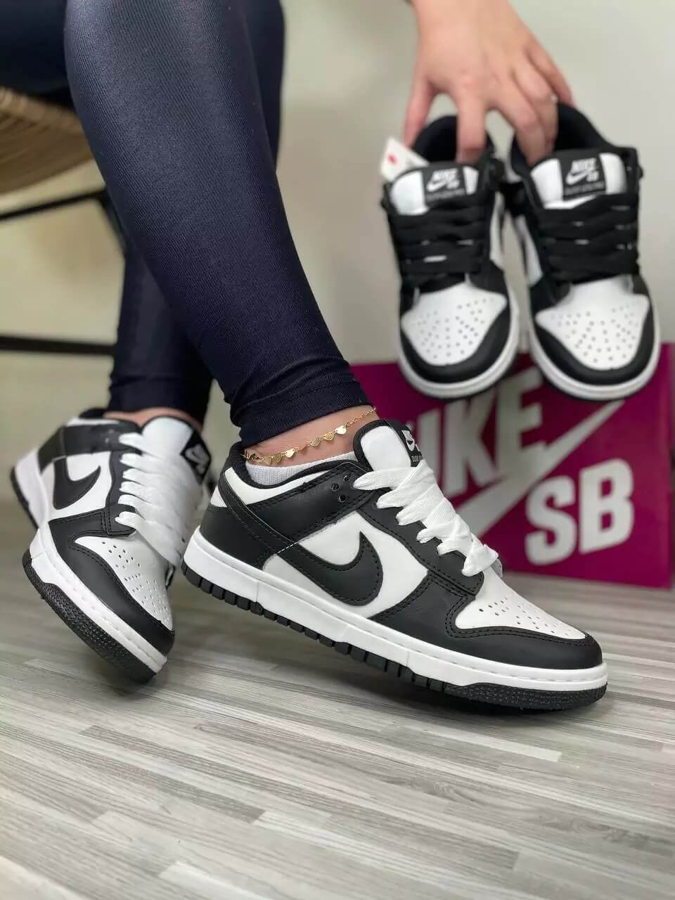 Nike SB Dunk Low - Panda