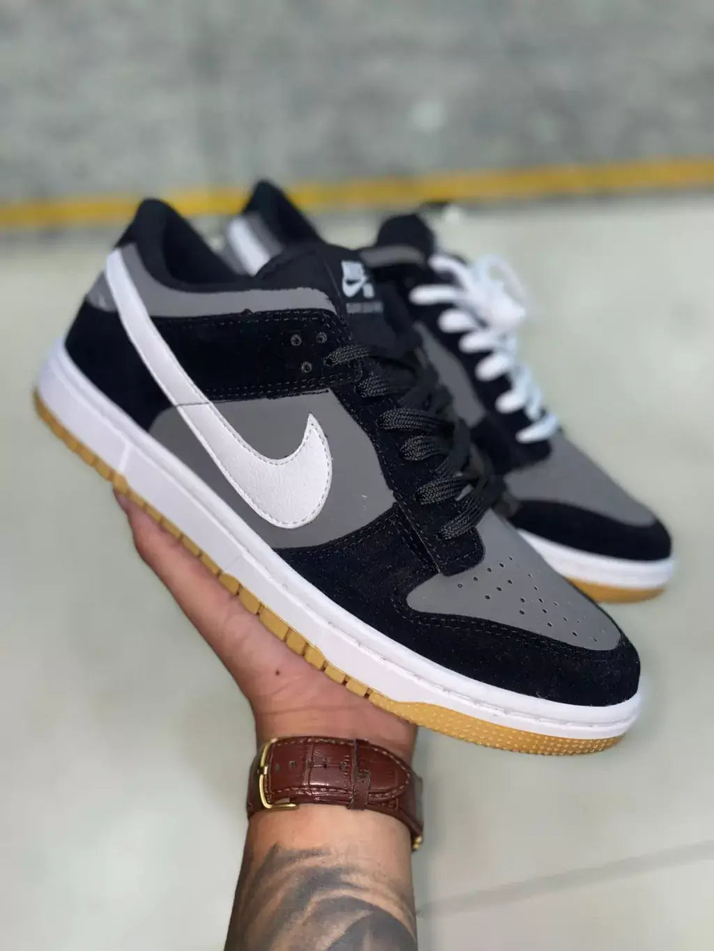 Nike SB Dunk Low - Preto com Cinza