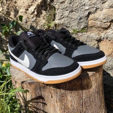 Nike SB Dunk Low - Preto com Cinza