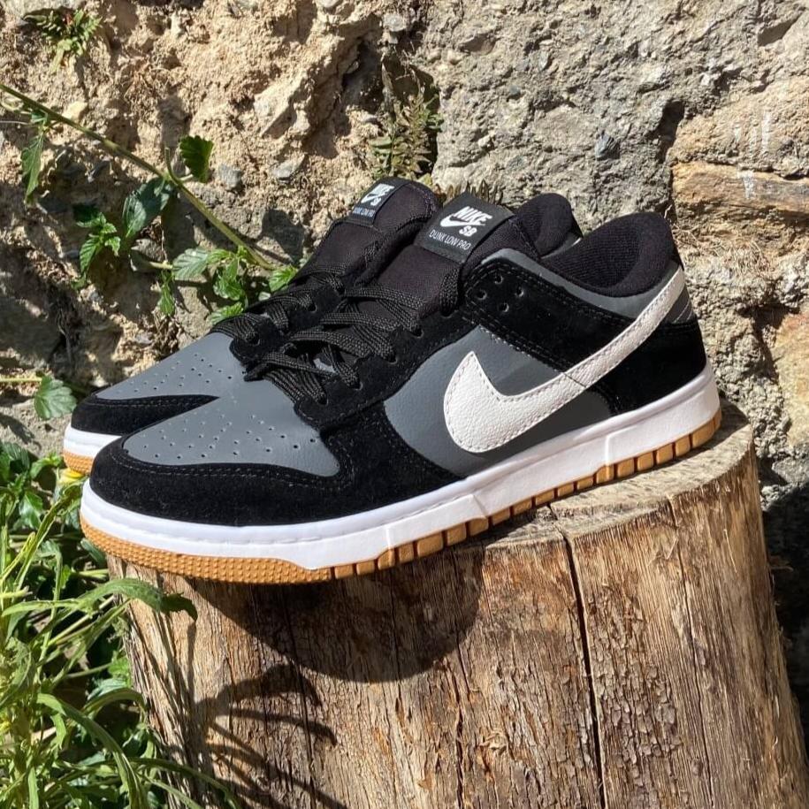 Nike SB Dunk Low - Preto com Cinza