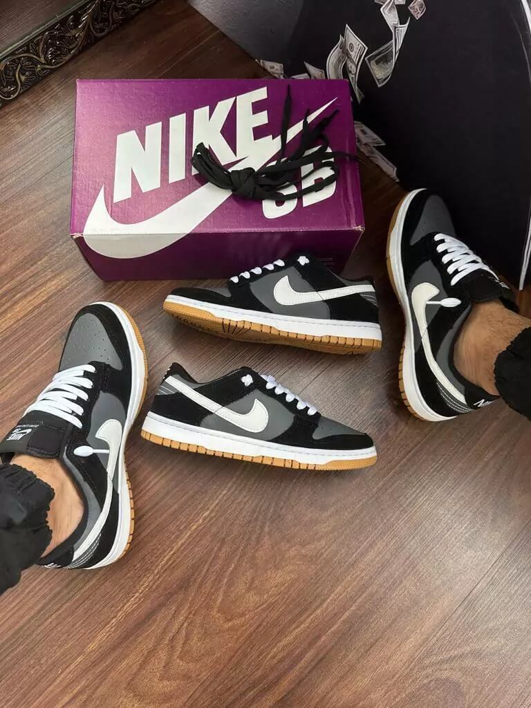 Nike SB Dunk Low - Preto com Cinza