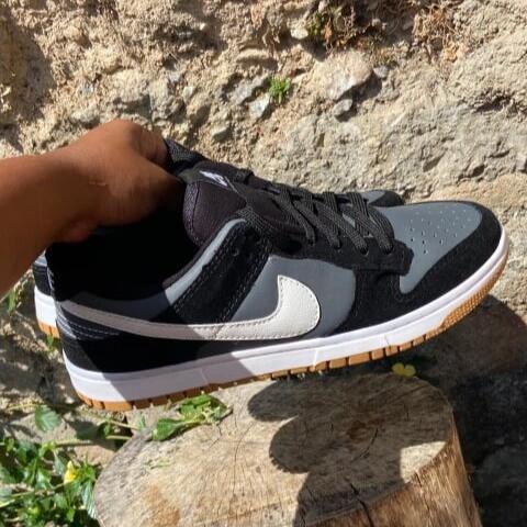 Nike SB Dunk Low - Preto com Cinza