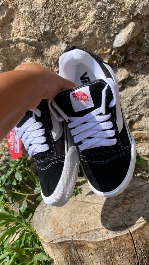 Vans KNU - Preto com Branco