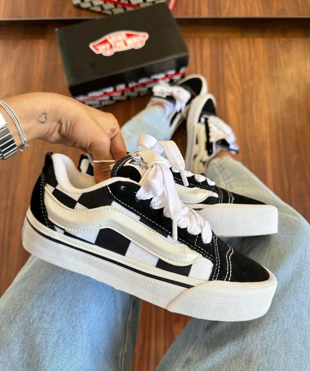 Vans KNU - Xadrez Preto e Branco