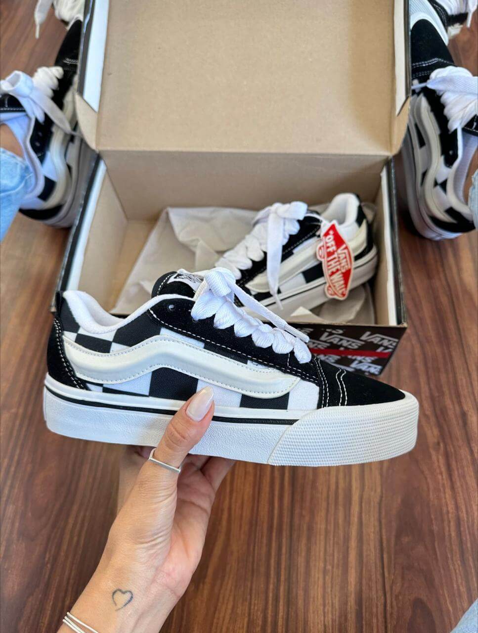 Vans KNU - Xadrez Preto e Branco