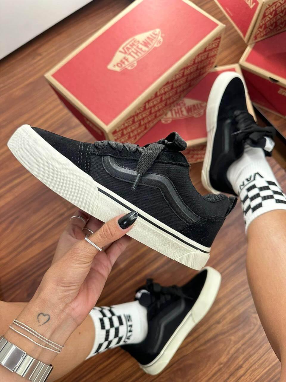 Vans KNU - Preto com Branco