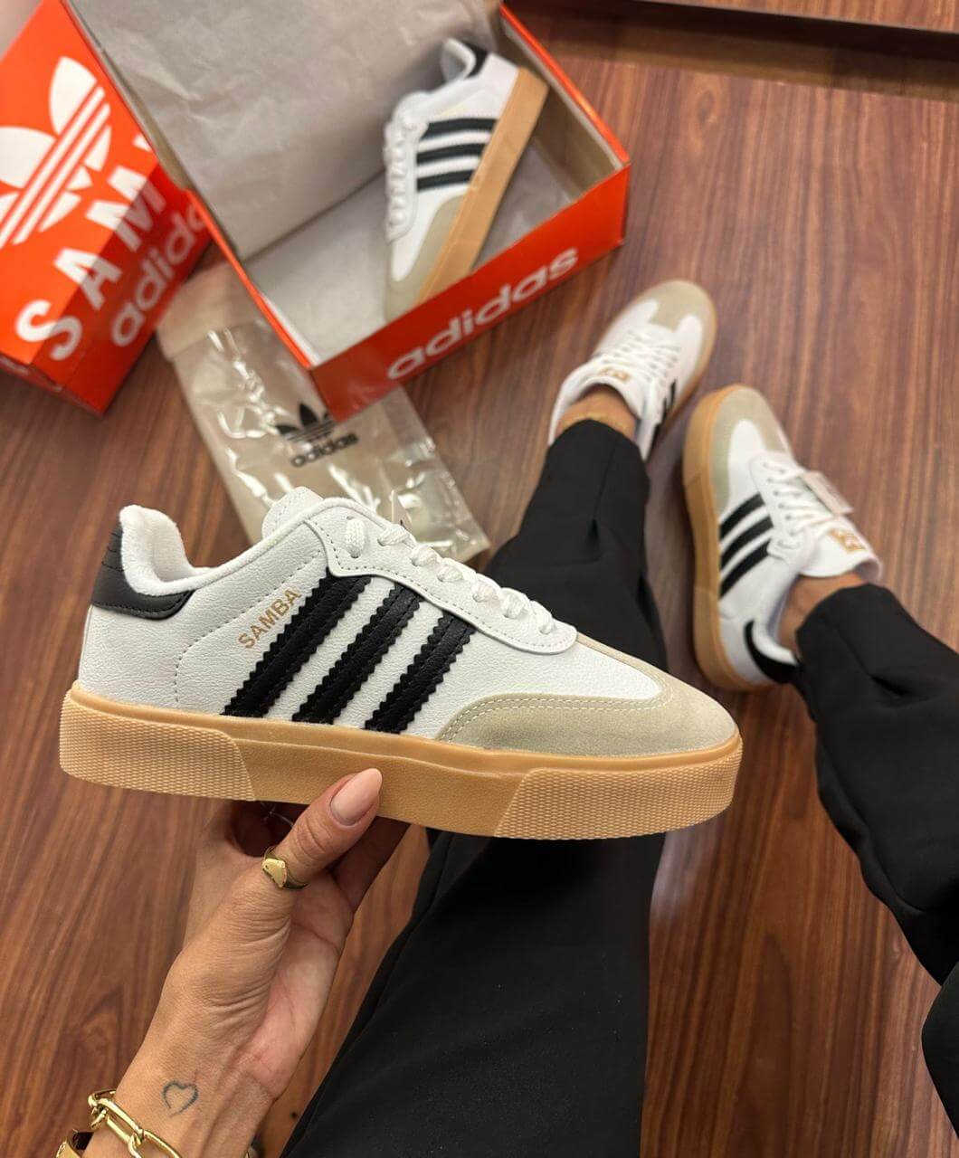 Adidas Samba Retrô - Branco com Preto