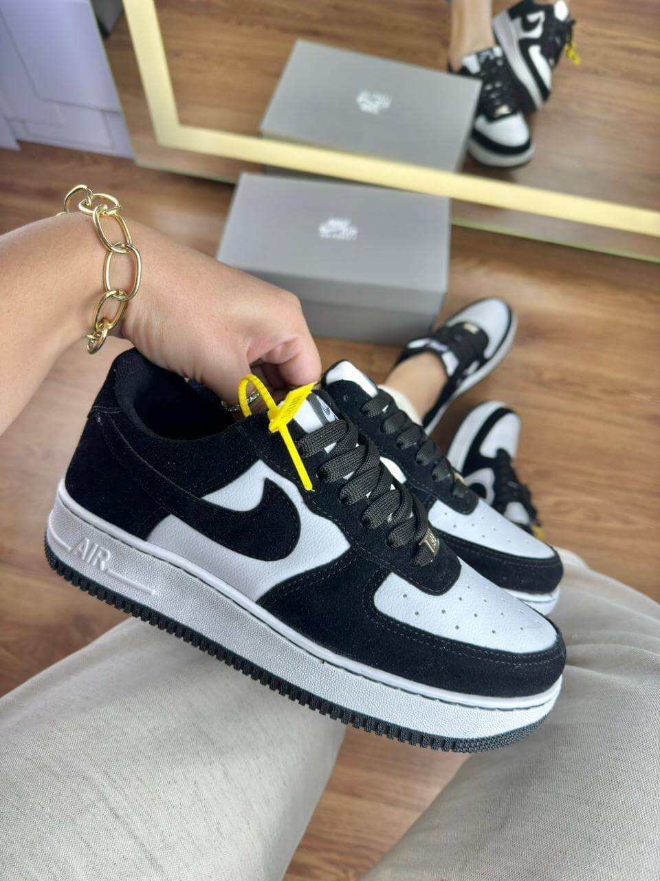 Nike Air Force 1 - Branco com Preto