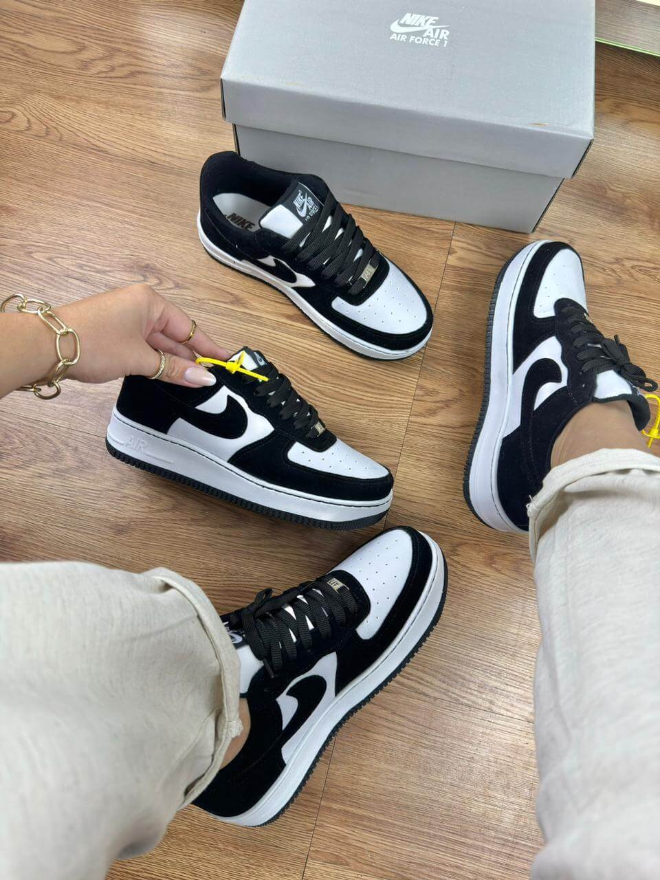 Nike Air Force 1 - Branco com Preto