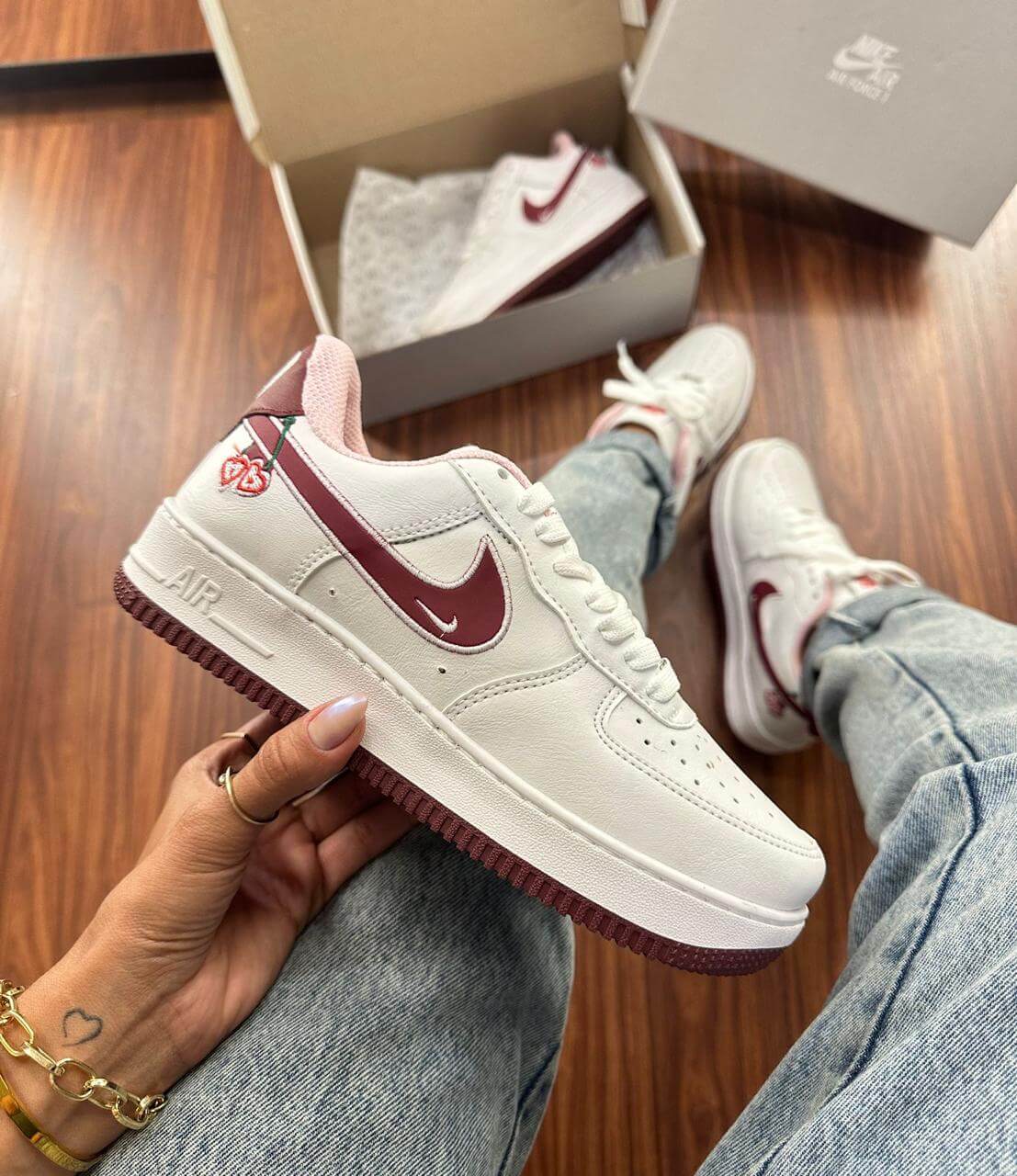 Nike Air Force 1 Cereja - Branco com Bordô