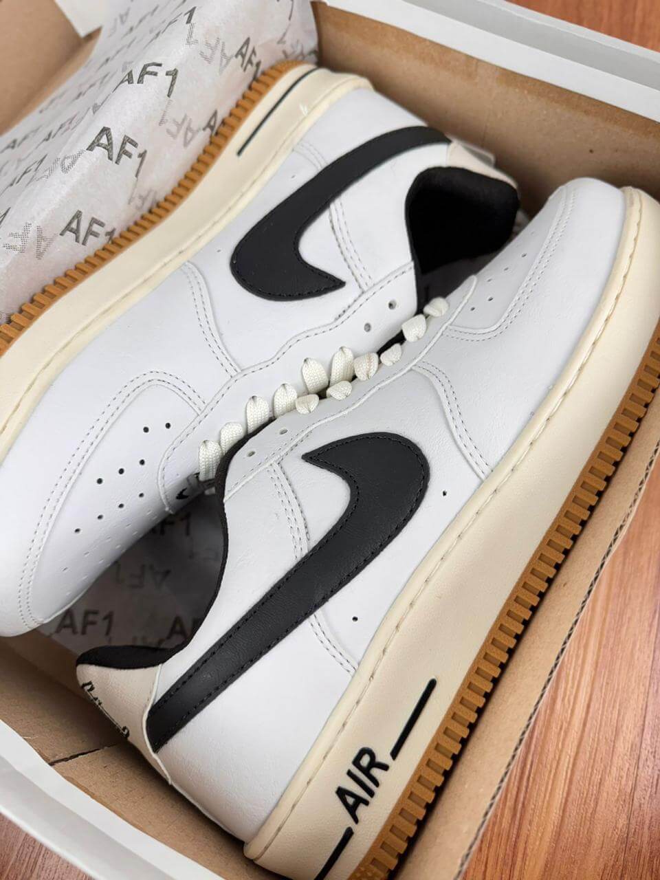 Nike Air Force 1 - Branco com Preto