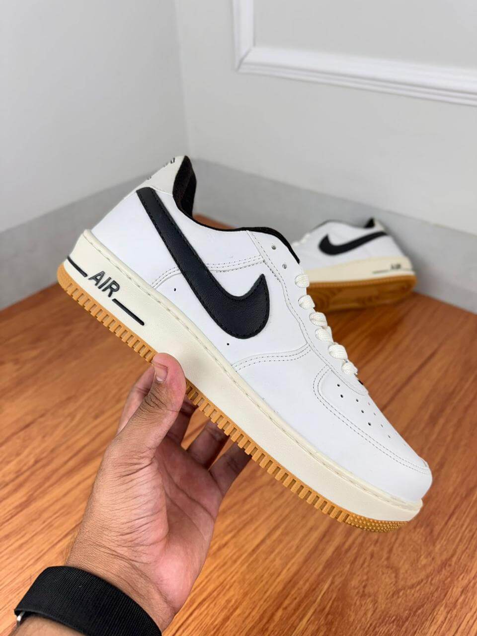 Nike Air Force 1 - Branco com Preto