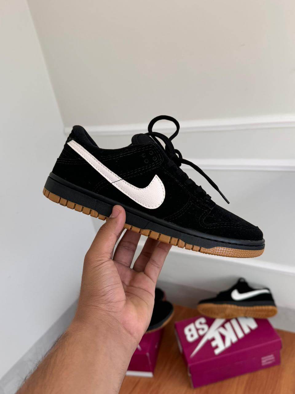 Nike SB Dunk Low - Preto Camurça