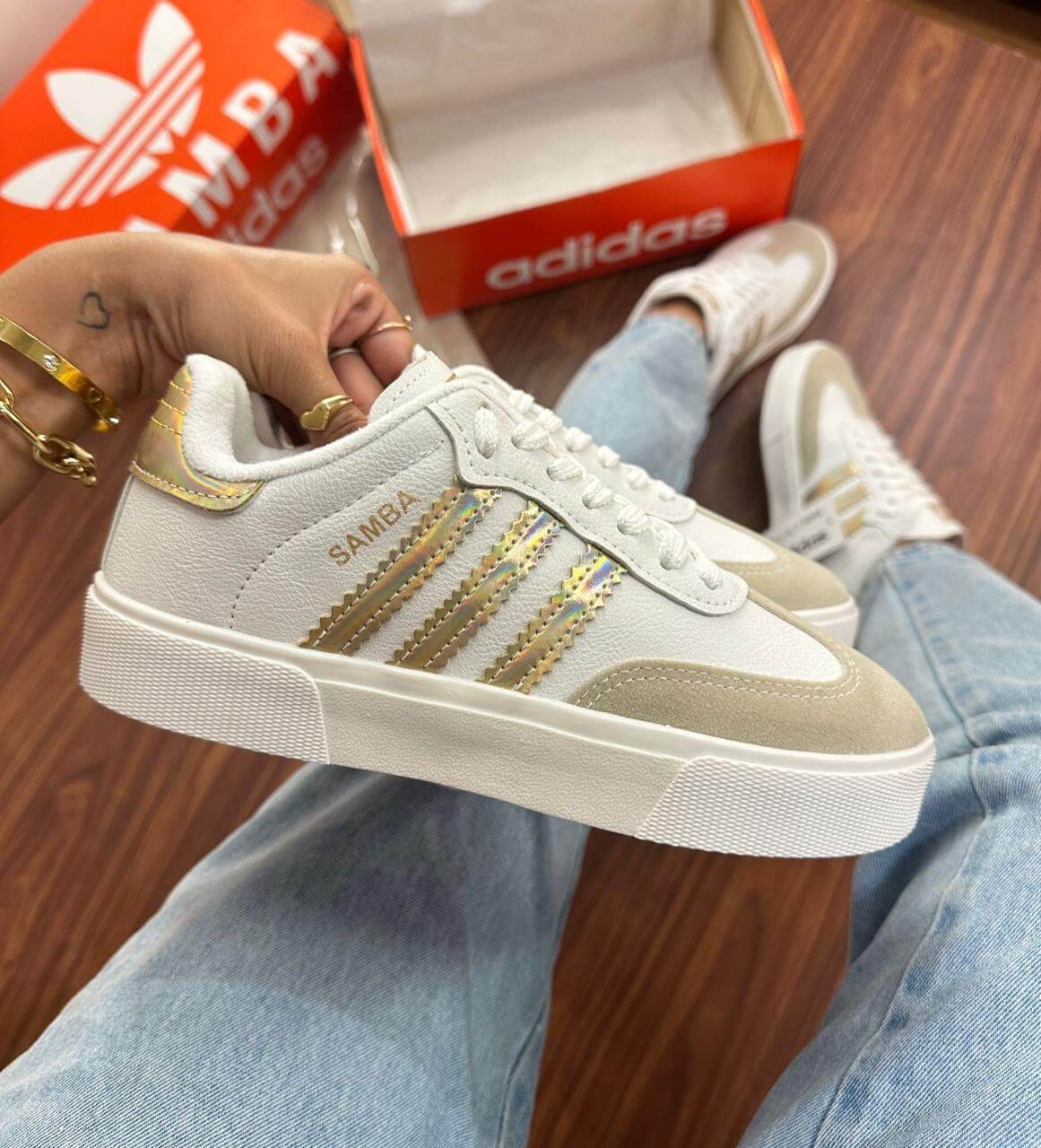 Adidas Samba Retrô - Branco com Dourado