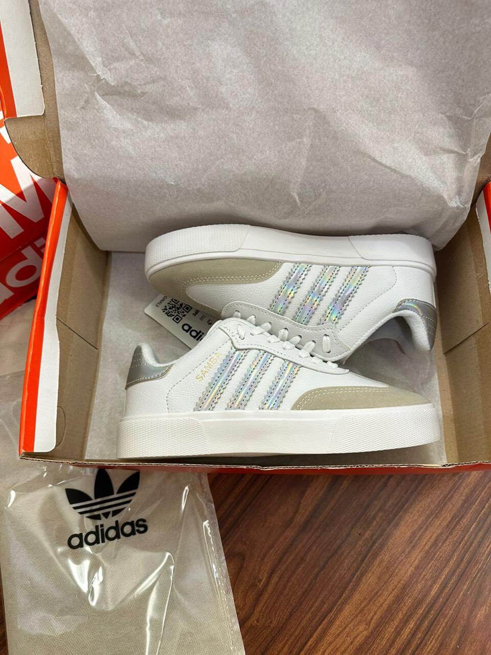 Adidas Samba Retrô - Branco com Prata