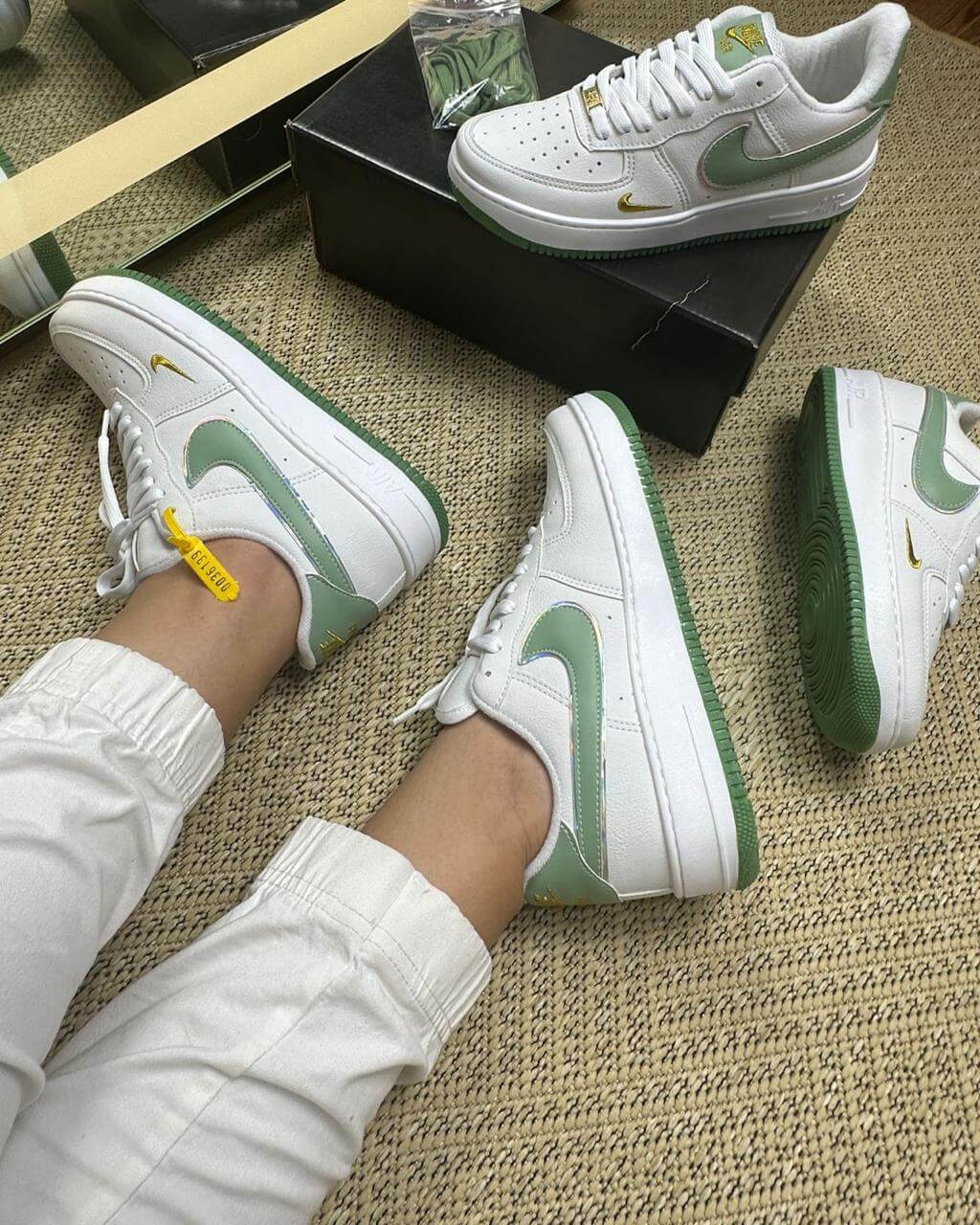 Nike Air Force 1 - Branco com Verde