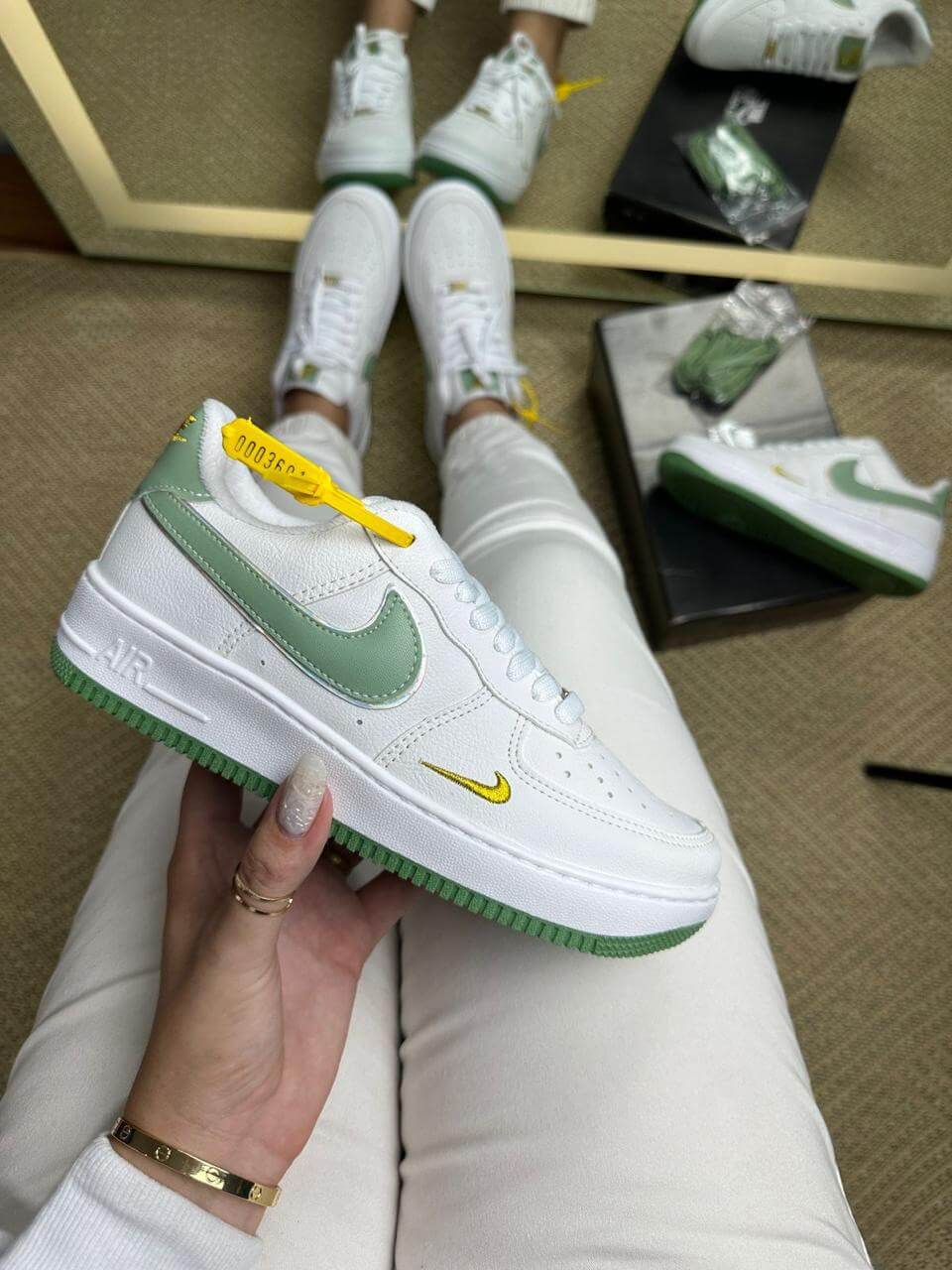 Nike Air Force 1 - Branco com Verde