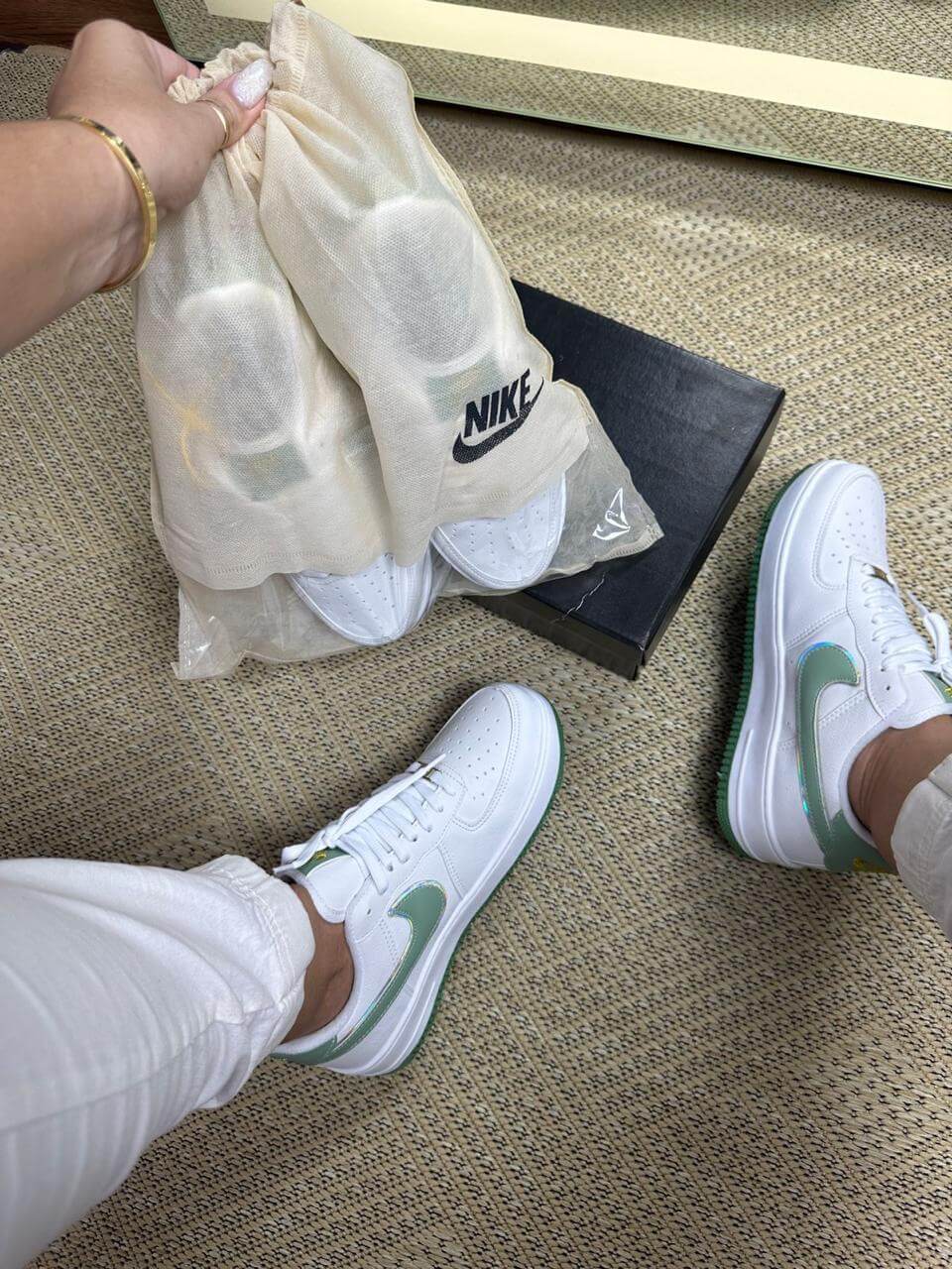 Nike Air Force 1 - Branco com Verde