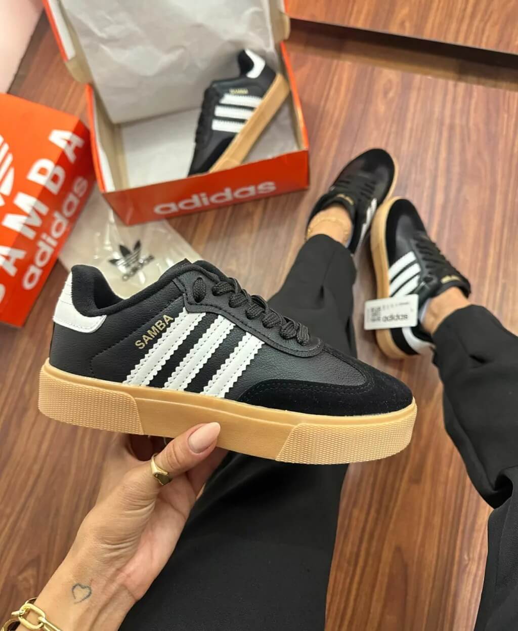 Adidas Samba Retrô - Preto com Branco