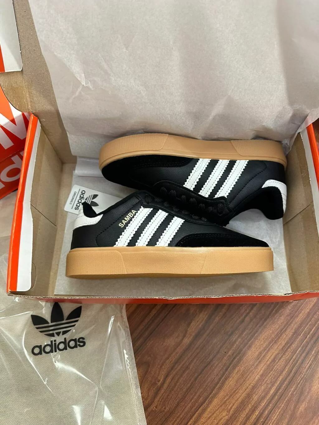 Adidas Samba Retrô - Preto com Branco